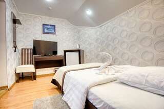 Гостиница Атрий Симеиз Номер стандарт семейный с 2 односпальными и 1 двуспальной кроватью-7