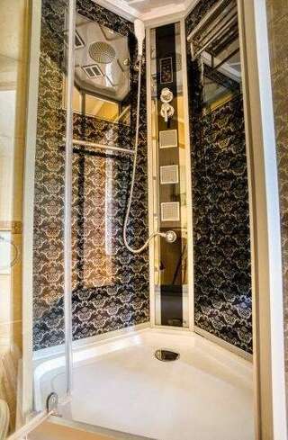 Гостиница Атрий Симеиз Номер стандарт семейный с 2 односпальными и 1 двуспальной кроватью-13