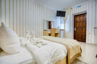 Гостиница Атрий Симеиз Номер комфорт с 1 двуспальной кроватью (с диваном)-1