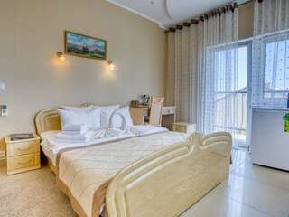 Гостиница Атрий Симеиз Трехместный номер с балконом-2